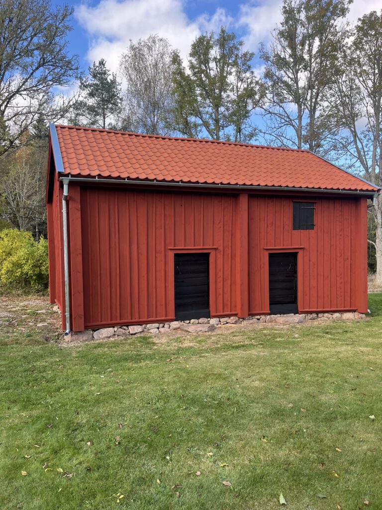 Färdigställd byggnad med nytt tak
