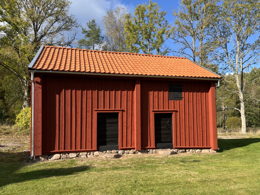 Färdig faluröd byggnad