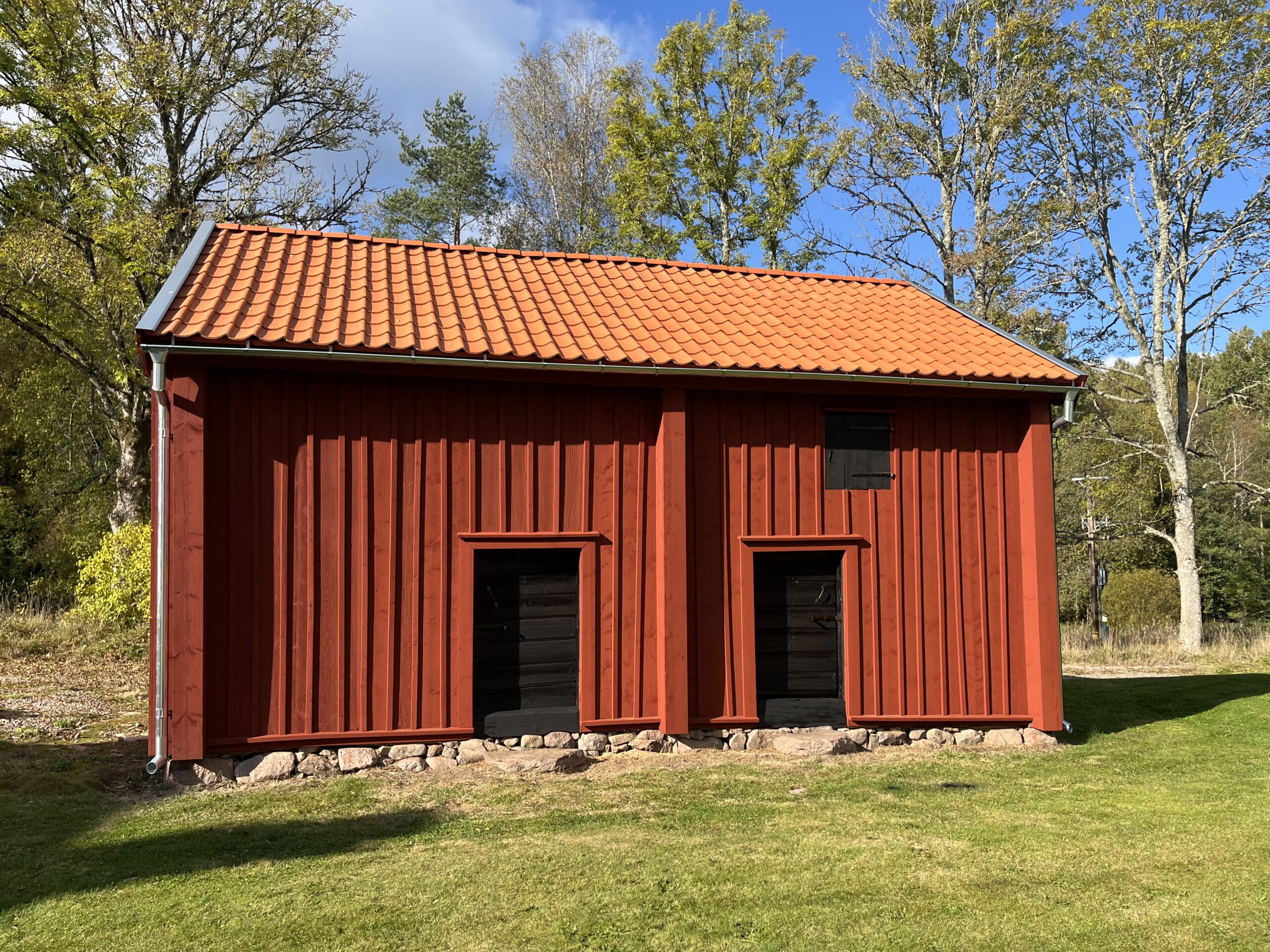 Färdig faluröd byggnad
